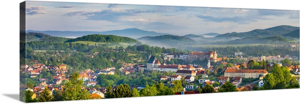 Czech Republic, South Bohemian Region, Cesky Krumlov at dawn.