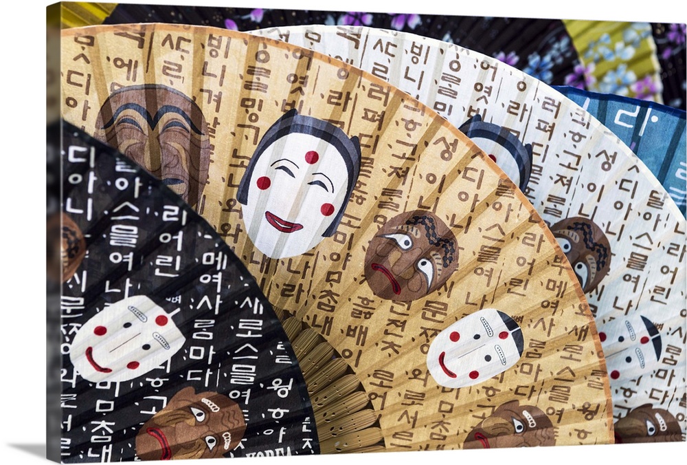 Decorative paper fans for sale in Insa-dong, Seoul, South Korea, Asia