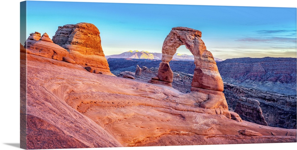 Delicate Arch At Sunset, Arches National Park, Utah