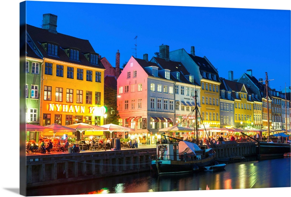 Denmark, Hillerod, Copenhagen. Colourful buildings along the 17th century waterfront of Nyhavn at dusk.