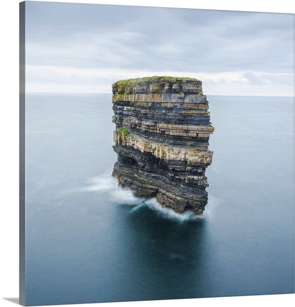 Downpatrick Head, Ballycastle, County Mayo, Donegal, Connacht region, Ireland, Europe. The famous sea stack in the ocean.