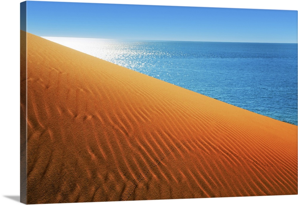 Dune landscape and ocean near Cape Peron. Australia, Western Australia, Gascoyne, Francois Peron National Park, Cape Peron...