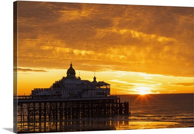 England, East Sussex, Eastbourne, Eastbourne Beach And Pier With English Channel At Dawn