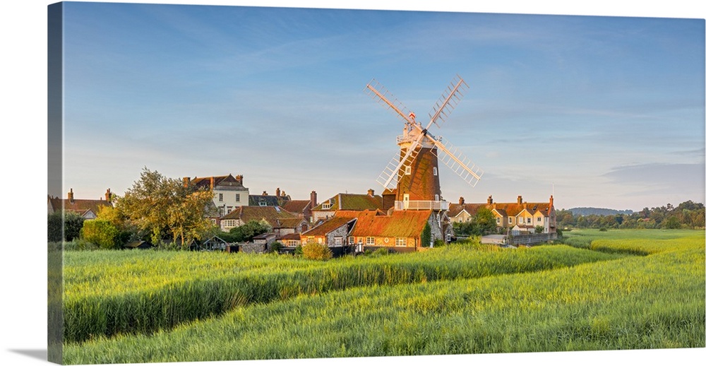 UK, England, Norfolk, North Norfolk, Cley-next-the-Sea, Cley Windmill.