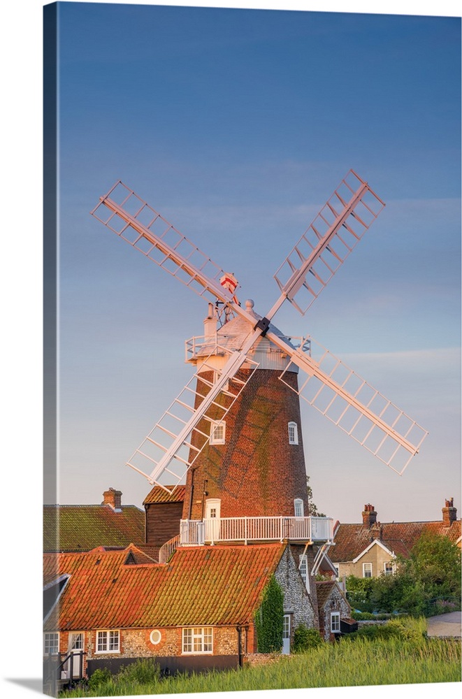 UK, England, Norfolk, North Norfolk, Cley-next-the-Sea, Cley Windmill.