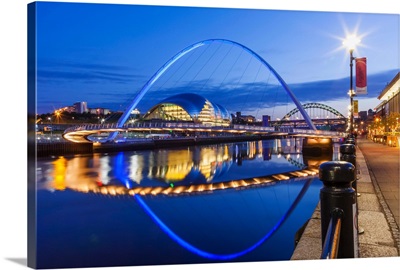 England, Tyne and Wear, Newcastle, Gateshead Millenium Bridge