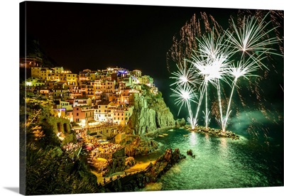 Europe, Italy, Liguria, Fireworks in Manarola for San Lorenzo