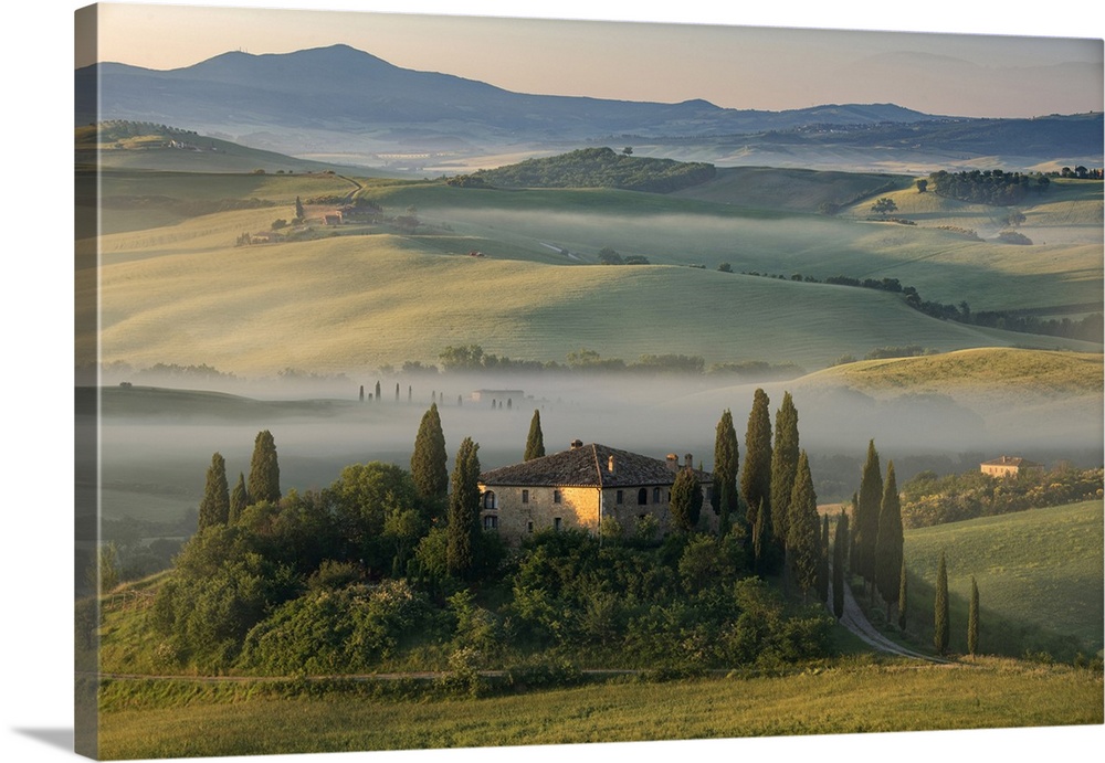 Europe, Italy, Tuscany, Toscana,San Quirico d'Orcia, farm house in the morning