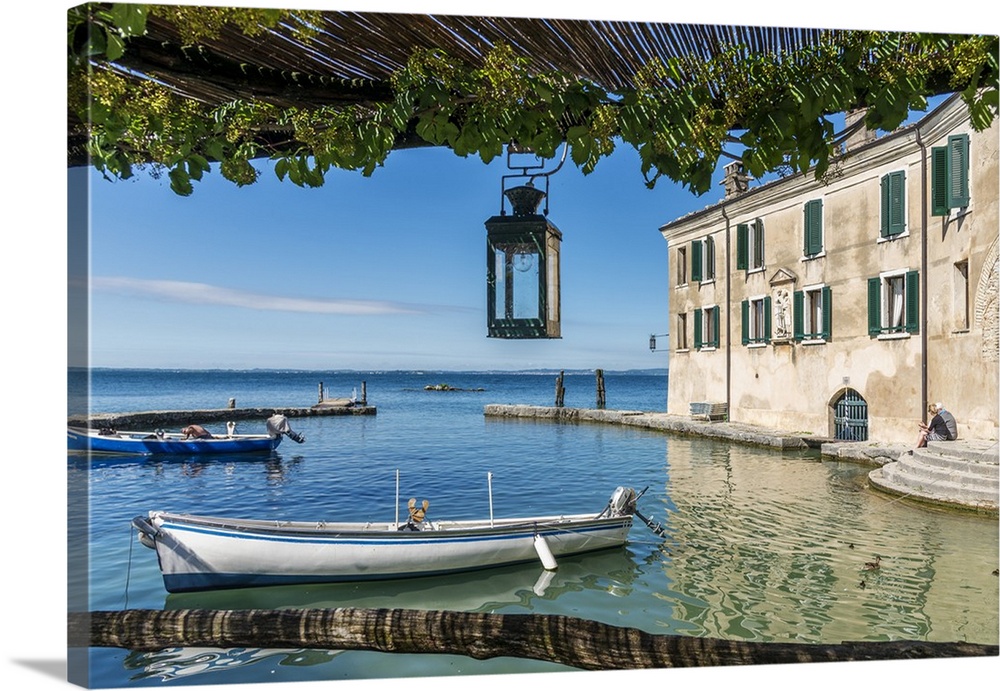 Europe, Italy, Veneto. Punta San Vigilio at Garda lake.