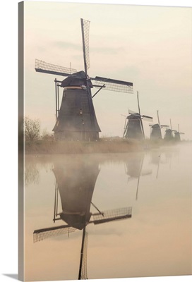 Europe, Netherlands, Alblasserdam, Kinderdijk, Windmills