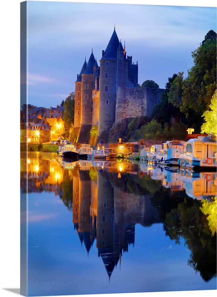 France, Brittany, Morbihan, Josselin, Chateau de Rohan castle on the Oust River at night.