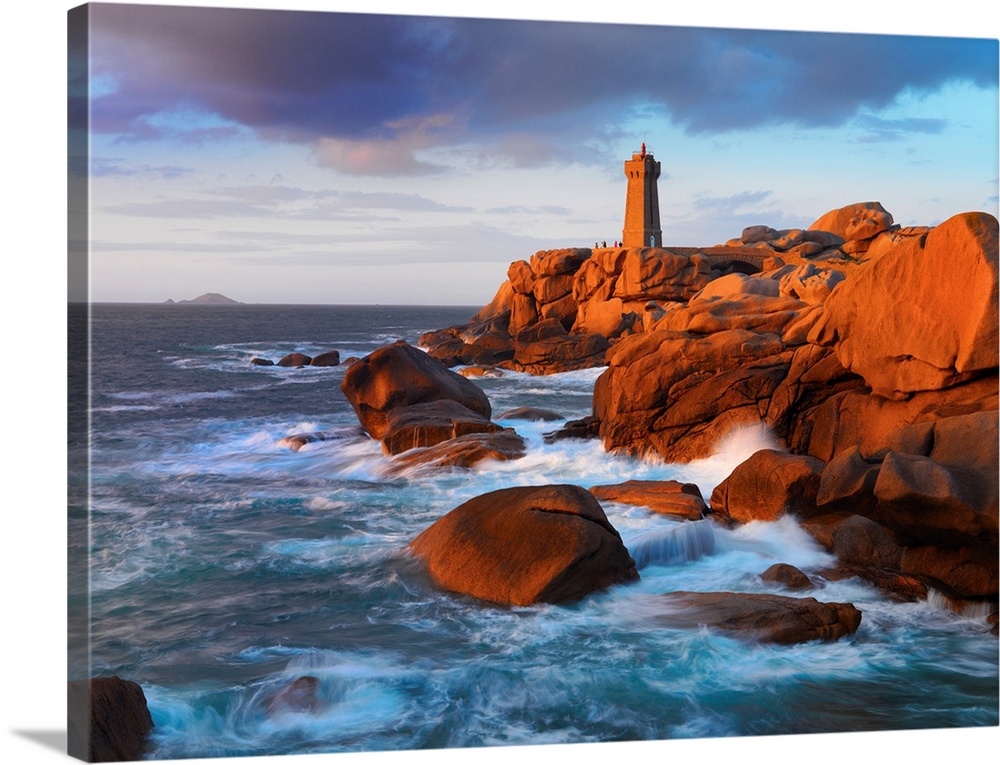 France, Brittany, Cote de Granit Rose (Pink Granite Coast), Cotes d'Armor, Tregastel, Ploumanach (Men Ruz) lighthouse at d...