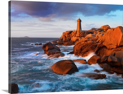 France, Brittany, Pink Granite Coast, Cotes d'Armor, Ploumanach Lighthouse At Dusk