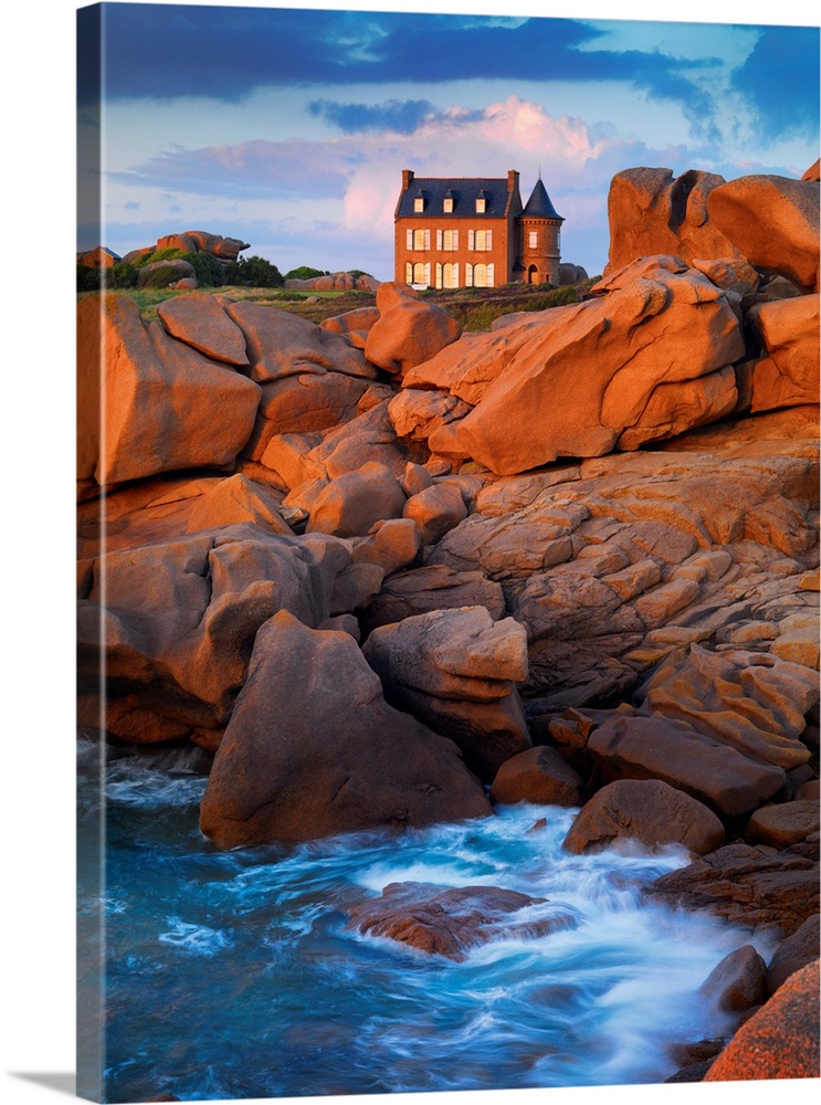 France, Brittany, Cote de Granit Rose (Pink Granite Coast), Cotes d'Armor, Tregastel, house beside Ploumanach (Men Ruz) li...