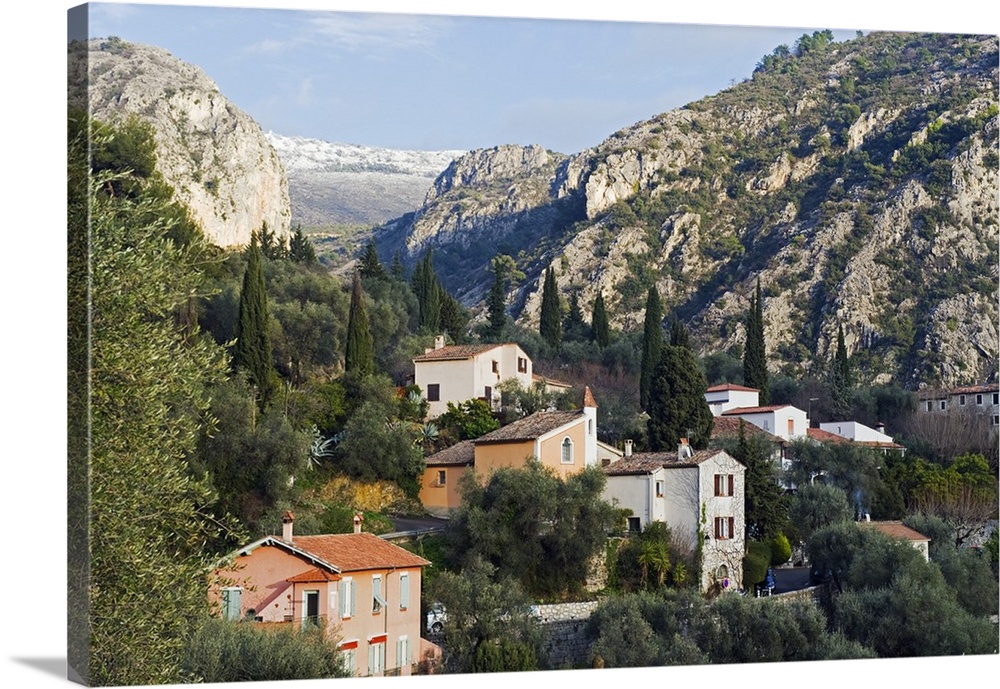 Europe, France, French Riviera, Cote d'Azur, perched village of Peillon.