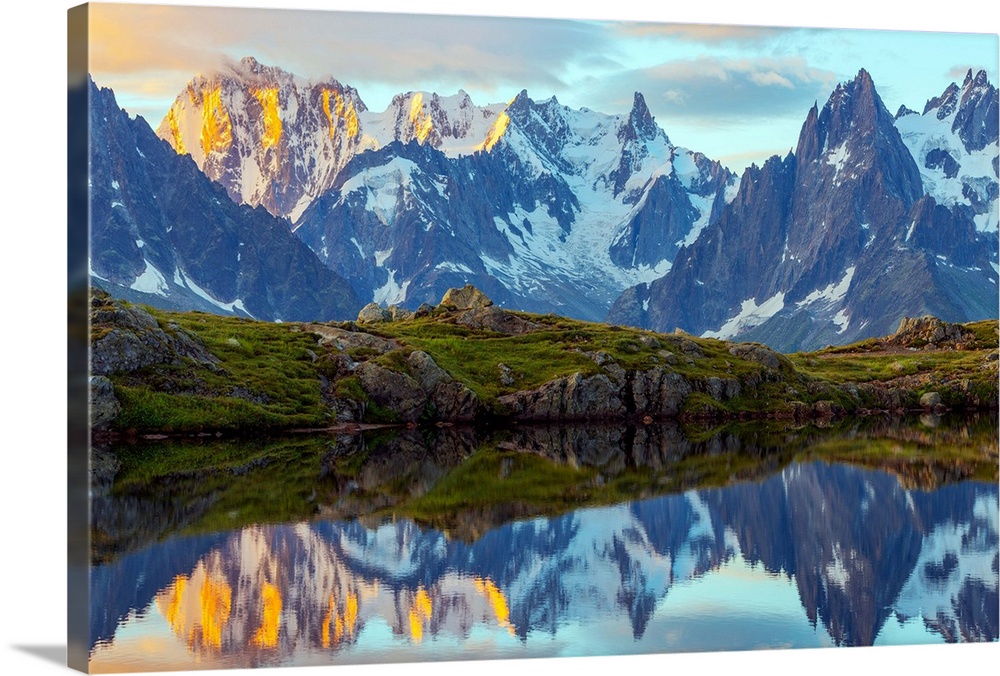 Europe, France, Haute Savoie, Rhone Alps, Chamonix, Lacs des Cheserys at dawn.