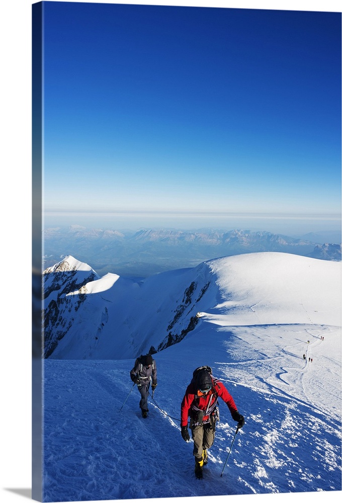 Europe, France, Haute Savoie, Rhone Alps, Chamonix Valley, Mont Blanc, climbers on Mt Blanc.