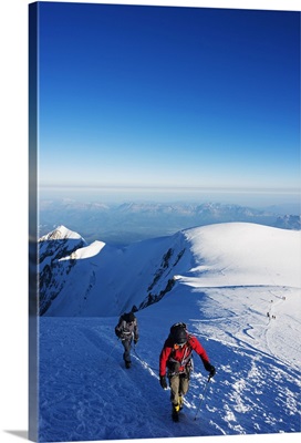 France, Haute Savoie, Rhone Alps, Chamonix Valley, Mont Blanc, climbers on Mt Blanc