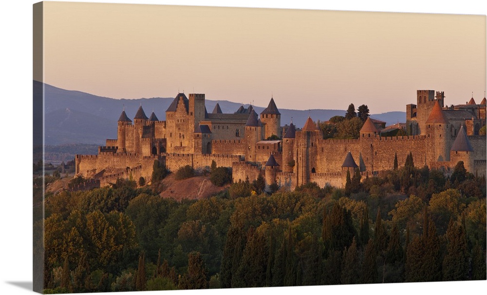 France, Languedoc-Rousillon, Carcassonne. The fortifications of Carcassonne at dusk.