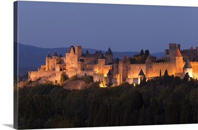 France, Languedoc-Rousillon, Carcassonne, The fortifications of Carcassonne at dusk