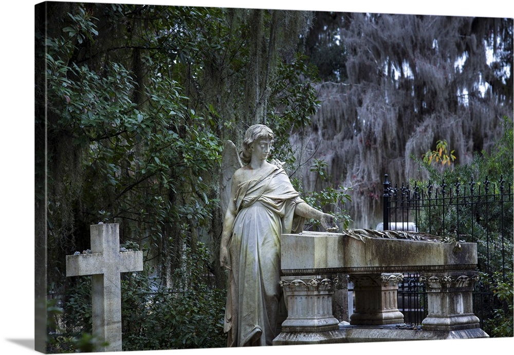 Georgia, Savannah, Bonaventure Cemetery, Famous For Its Beautifully Appointed Tombs Adorned With Angelic Sculptures, Live ...