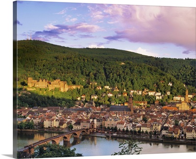 Germany, Bavaria, Heidelberg, Overview of Alte Brucke and the River Neckar