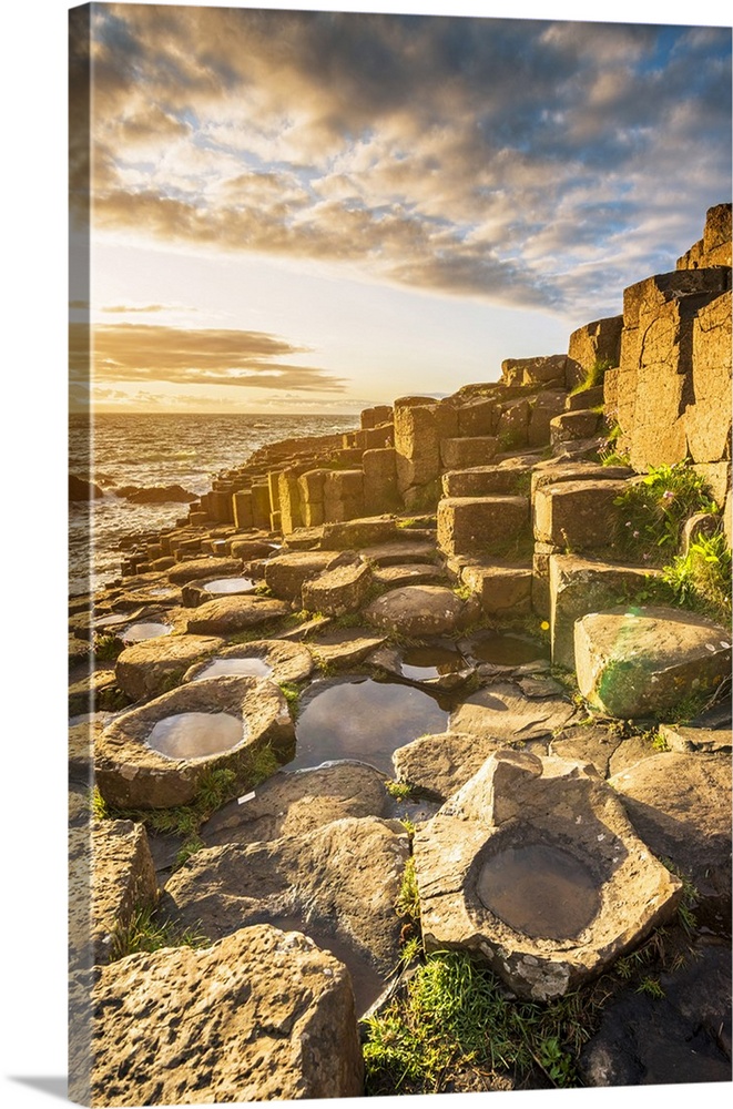 Giant's Causeway, County Antrim, Ulster region, northern Ireland, United Kingdom. Iconic basalt columns.