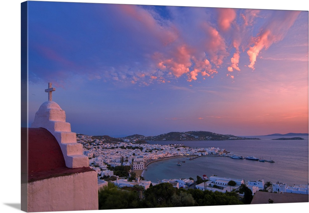 Europe, Greece, Cyclades island, Aegean Sea, Mykonos, Myconos, Mykonos harbour at dusk.