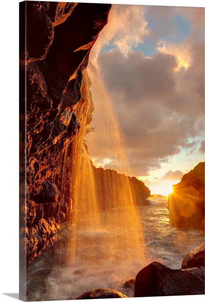 USA, Hawaii, Kauai, Queen's Bath and waterfall