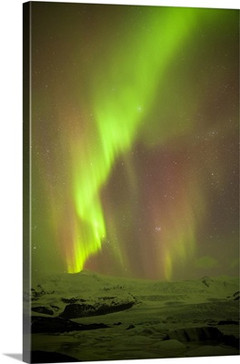 Iceland, Fjallsarlon, The Northern Lights appearing in the sky at Fjallsarlon