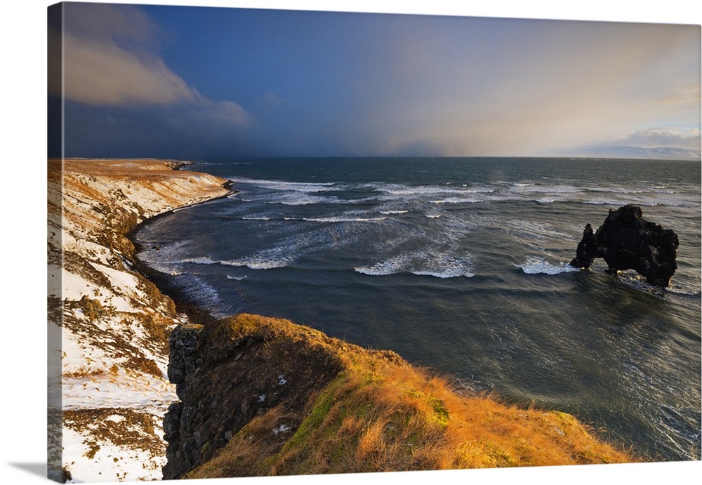 Europe, Iceland, Northern Iceland, Vatnsnes peninsular, Hvitserkur rock formation.