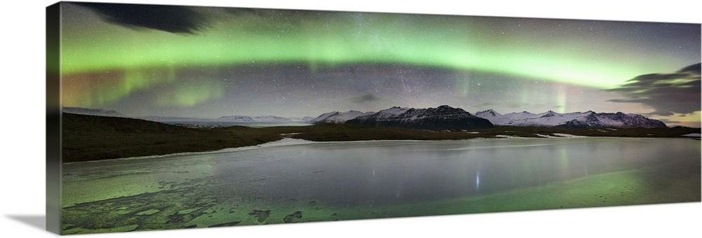 Iceland, South Iceland , Aurora Borealis in Jokulsarlon lagoon