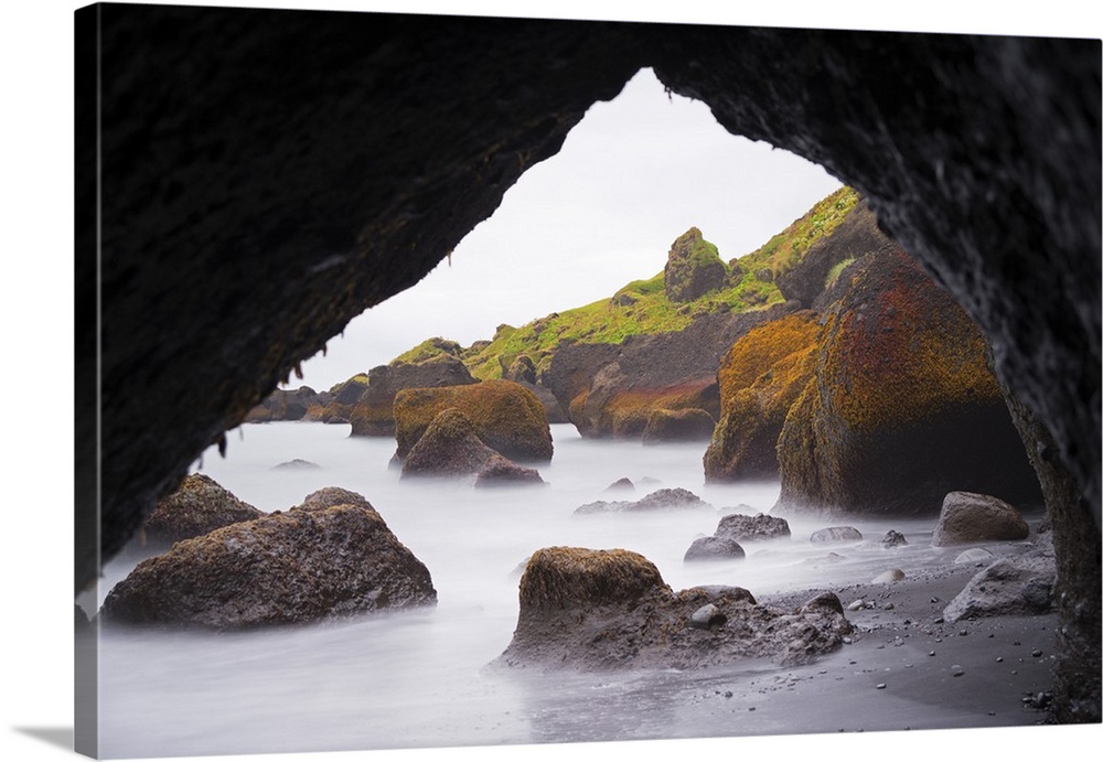 Iceland, southern region, Vik, coastal scenery.