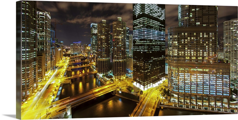 United States of America, Illinois, Chicago, Downtown West Wacker Drive and Chicago river