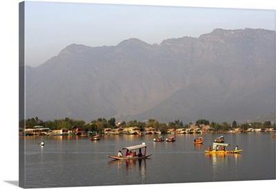 India, Canopied shikaras and spacious houseboats on Dal Lake