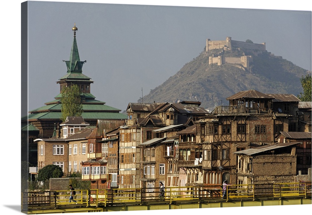 India, Jammu and Kashmir, Srinagar. The Shah Hamdan Mosque and, dominating a hillside overlooking Srinagar, Hari Parbat Fo...