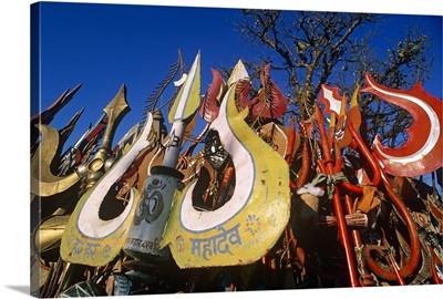 India, Madhya Pradesh, Chauragarh, nr Pachmarhi, Numerous tridents, or trishulas