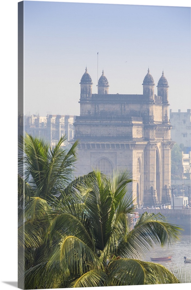 India, Maharashtra, Mumbai, View of Gateway of India.