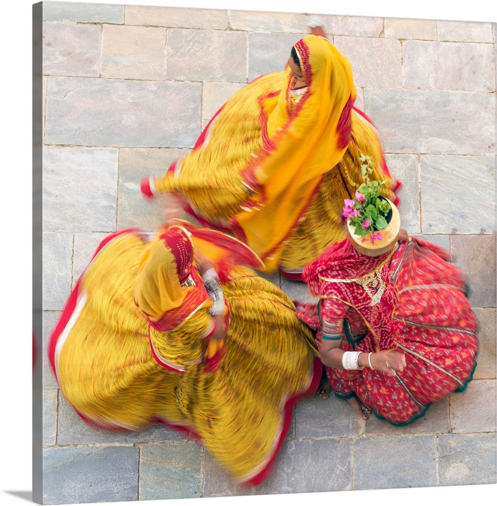 India, Rajasthan, Jaipur, Samode Palace, women wearing colorful Saris dancing  (MR, PR)