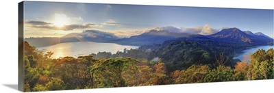 Indonesia, Bali, Central Mountains, Munduk, Danau Buyan and Danau Tablingan Lake