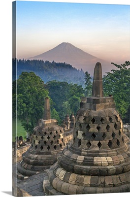 Indonesia, Early morning sun shines on the dormant Stratovolcano, Mount Sumbing.