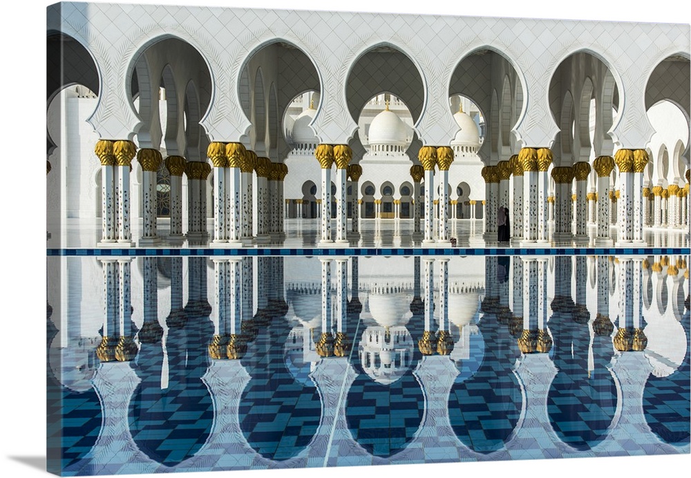 Inner courtyard of the Sheikh Zayed Mosque, Abu Dhabi, United Arab Emirates.