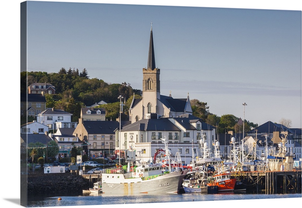Ireland, County Donegal, Killybegs, Ireland's largest fishing port, town view.