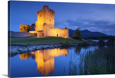 Ireland, County Kerry, Ring of Kerry, Killarney, Ross Castle, dusk