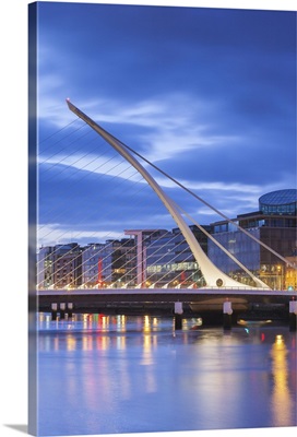 Ireland, Dublin, Docklands, Samuel Beckett Bridge, Santiago Calatrava, architect, dawn