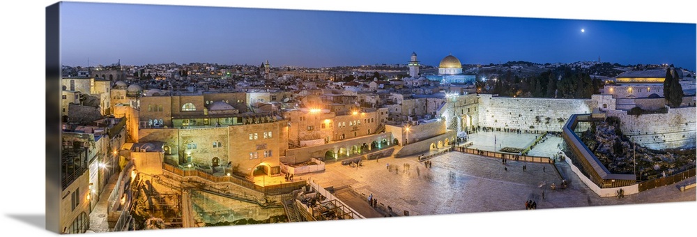 Israel, Jerusalem, Old City, Jewish Quarter of the Western Wall Plaza, with people praying at the wailing wall