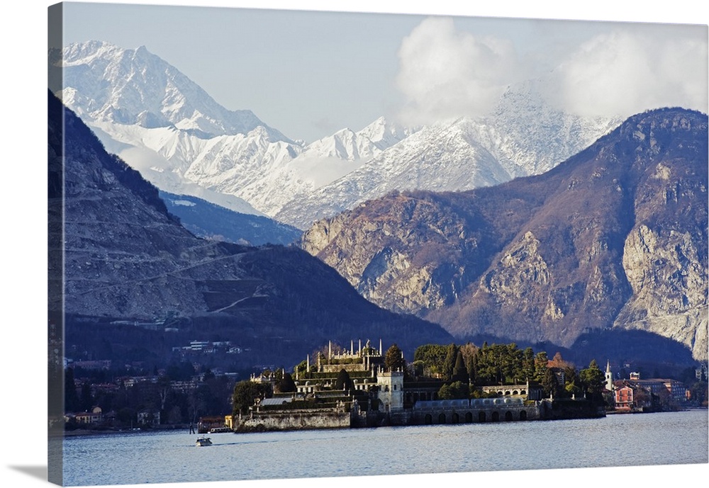 Europe, Italy, Lombardy, Lakes District, Isola Bella, Borromean Islands on Lake Maggiore.