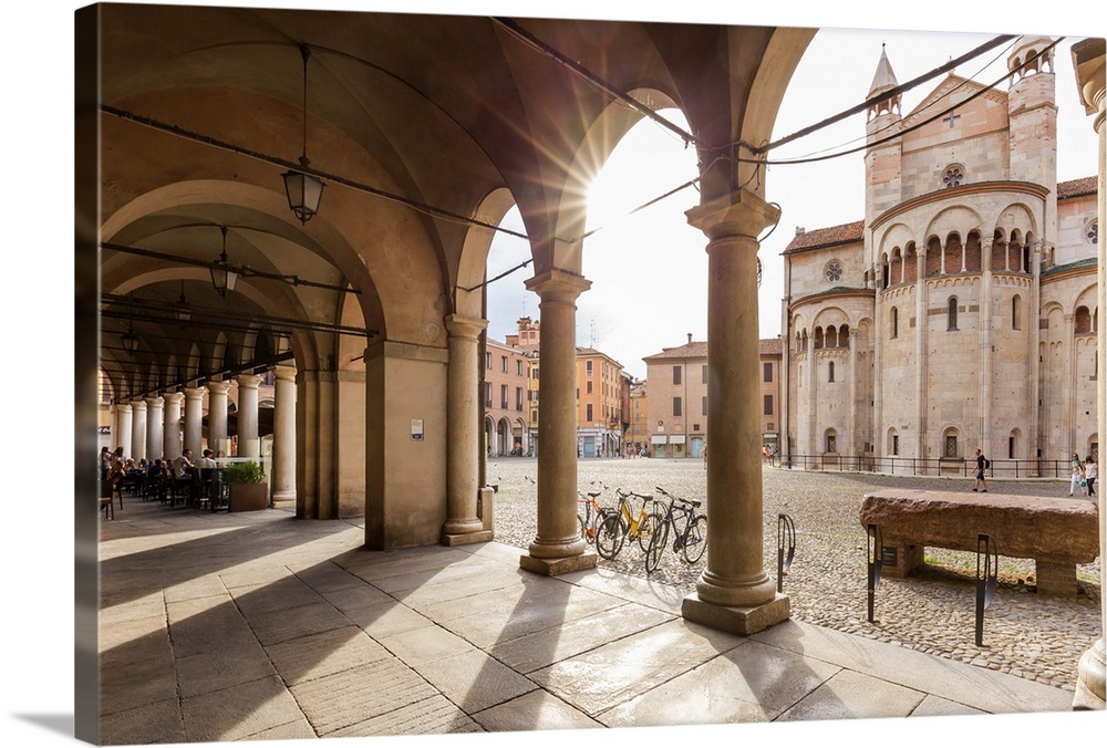 Italy, Italia; Emilia-Romagna; Modena district. Modena. Piazza Grande, the Cathedral (UNESCO World Heritage).