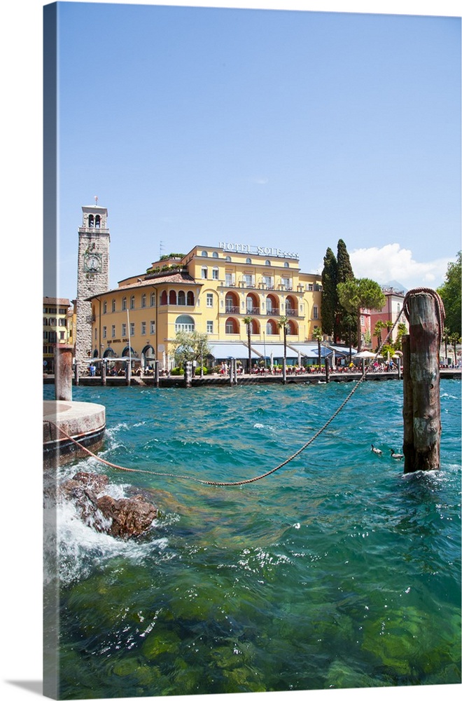 Italy, Sud Tyrol, Lake Garda. The Torrel Apponale, Restaurants and Hotels at the old Town overlooking the Lake at Riva del...