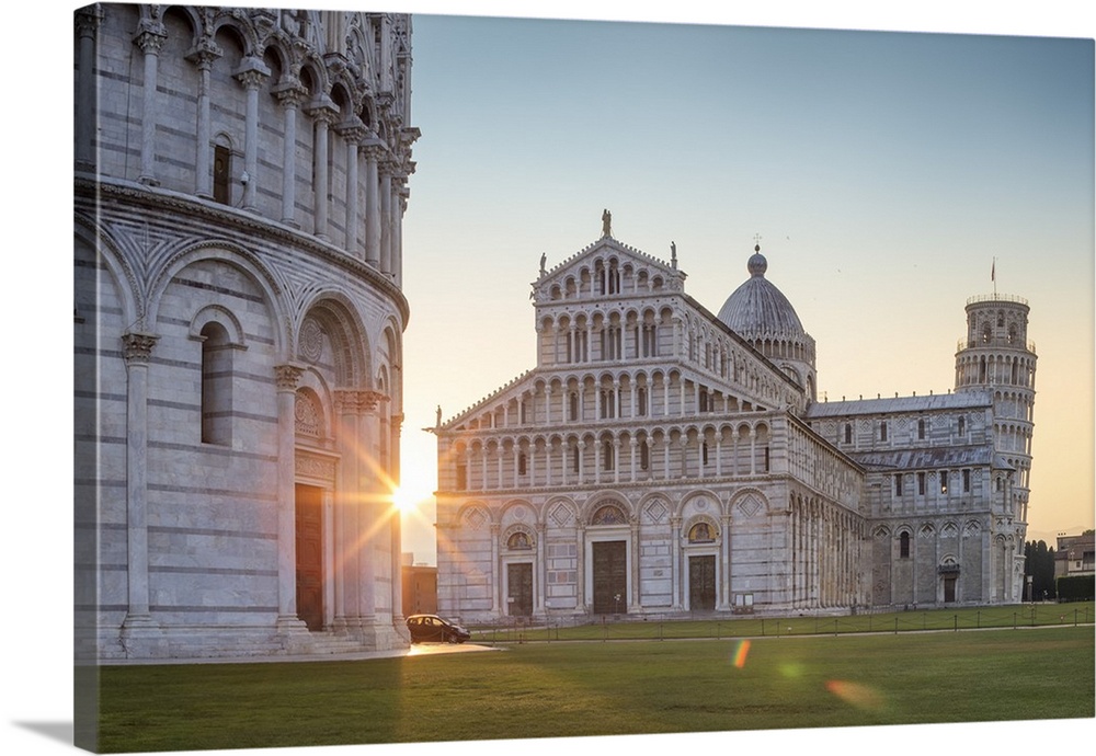Italy, Italia. Tuscany, Toscana. Pisa district. Pisa. Piazza dei Miracoli. Baptistery, Cathedral and Leaning Tower.